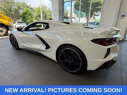 Arctic White 2023 Chevrolet Corvette Stingray w/2LT