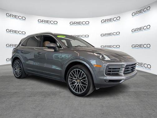Quartzite Grey Metallic 2023 Porsche Cayenne Base