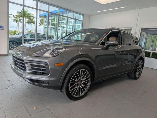 Quartzite Grey Metallic 2023 Porsche Cayenne Base
