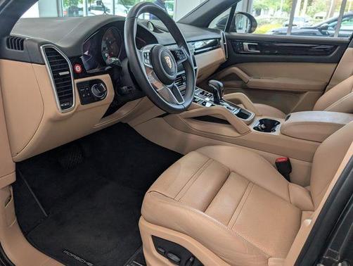 Quartzite Grey Metallic 2023 Porsche Cayenne Base