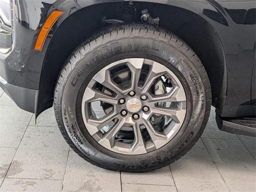 2025 Chevrolet Suburban LT