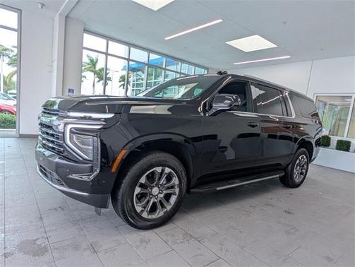 2025 Chevrolet Suburban LT
