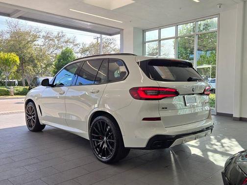 2022 BMW X5 M50i