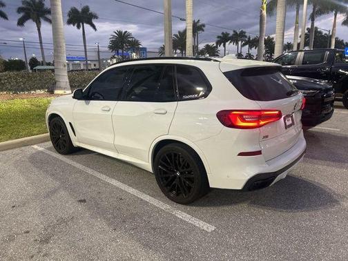 2022 BMW X5 M50i