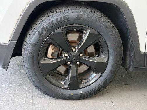 Bright White Clearcoat 2015 Jeep Cherokee Sport
