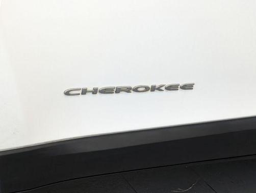 Bright White Clearcoat 2015 Jeep Cherokee Sport