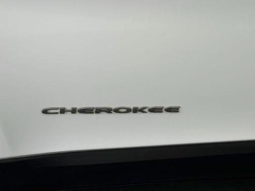 Bright White Clearcoat 2015 Jeep Cherokee Sport
