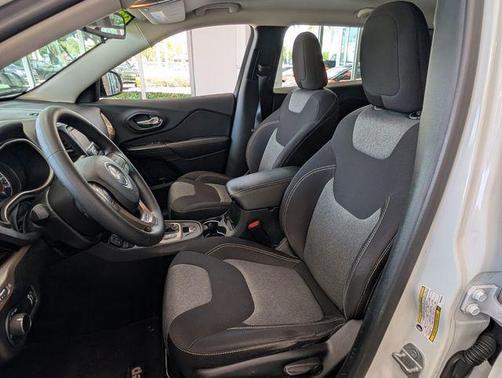 Bright White Clearcoat 2015 Jeep Cherokee Sport