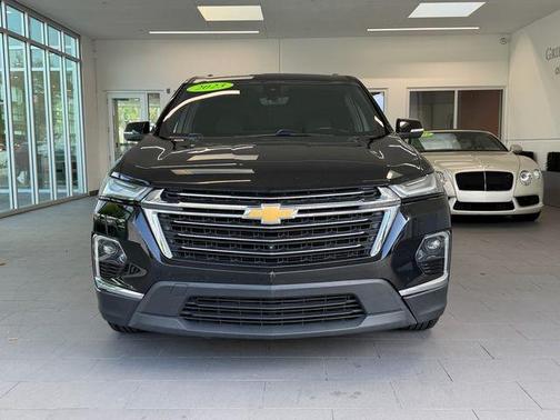 Mosaic Black Metallic 2023 Chevrolet Traverse LT Cloth