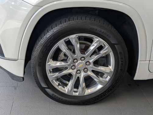 Iridescent Pearl Tricoat 2020 Chevrolet Traverse High Country