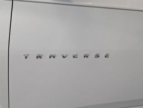 Iridescent Pearl Tricoat 2020 Chevrolet Traverse High Country