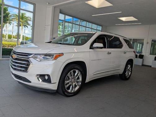 Iridescent Pearl Tricoat 2020 Chevrolet Traverse High Country