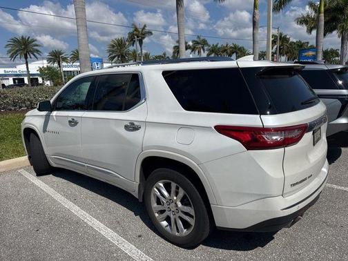 Iridescent Pearl Tricoat 2020 Chevrolet Traverse High Country