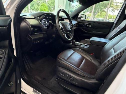 Iridescent Pearl Tricoat 2022 Chevrolet Traverse High Country