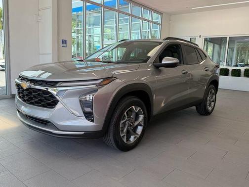 Sterling Gray Metallic 2024 Chevrolet Trax LT