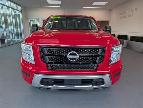 2023 Nissan Titan SV