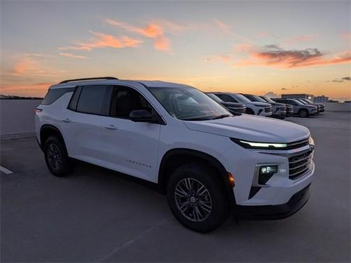 2025 Chevrolet Traverse LT