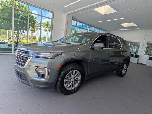 Silver Sage Metallic 2023 Chevrolet Traverse LT Cloth