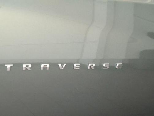 Silver Sage Metallic 2023 Chevrolet Traverse LT Cloth
