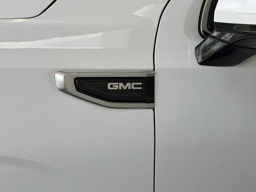Summit White 2024 GMC Yukon Denali
