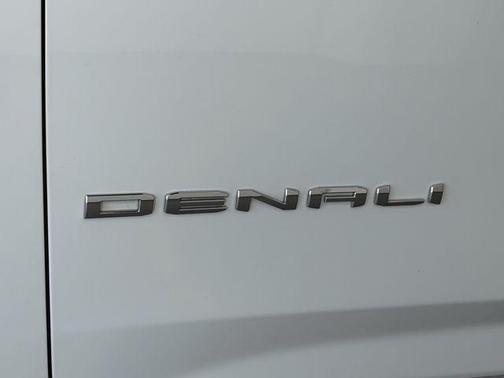 Summit White 2024 GMC Yukon Denali