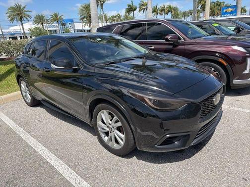 2018 INFINITI QX30 Pure