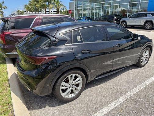 2018 INFINITI QX30 Pure