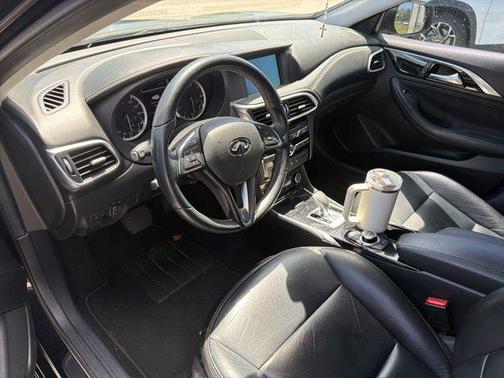 2018 INFINITI QX30 Pure