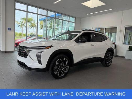 Summit White 2025 Chevrolet Trax 2RS