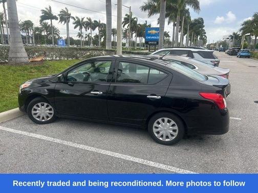 Super Black Metallic 2019 Nissan Versa 1.6 SV