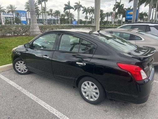 Super Black Metallic 2019 Nissan Versa 1.6 SV