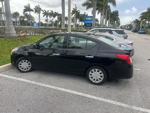 Super Black Metallic 2019 Nissan Versa 1.6 SV