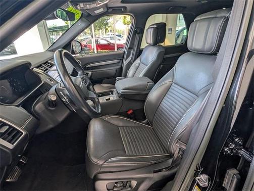 2023 Land Rover Discovery P300 S R-Dynamic