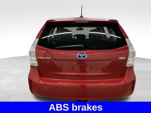 2013 Toyota Prius v Five