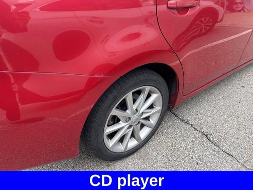 2013 Toyota Prius v Five