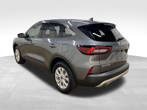Carbonized Gray Metallic 2024 Ford Escape Active