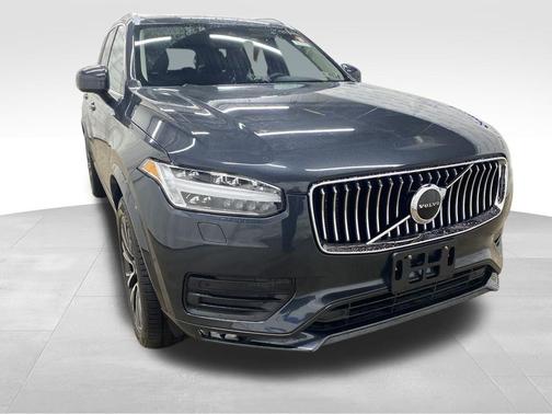 2022 Volvo XC90 T6 Momentum 7 Passenger