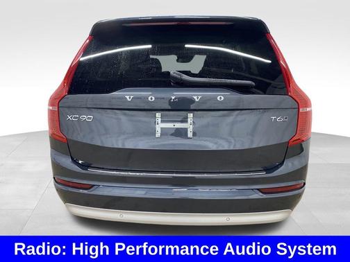 2022 Volvo XC90 T6 Momentum 7 Passenger
