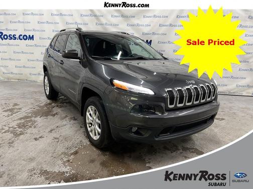 Photo 1 of 18 of 2016 Jeep Cherokee Latitude