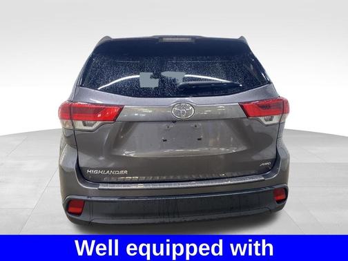 Predawn Gray Mica 2018 Toyota Highlander LE