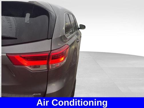 Predawn Gray Mica 2018 Toyota Highlander LE