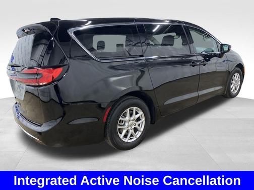 2024 Chrysler Pacifica Touring-L