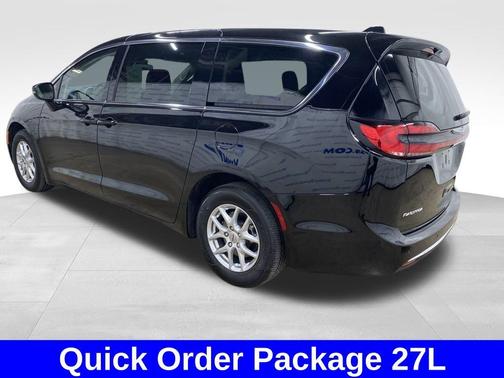 2024 Chrysler Pacifica Touring-L