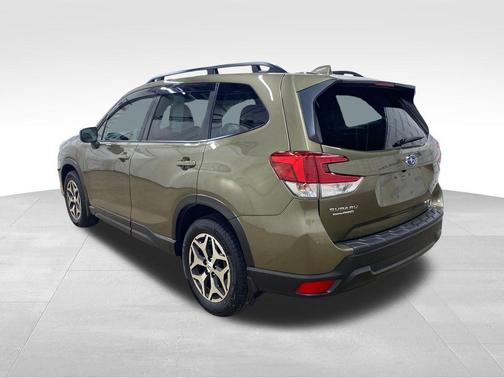Autumn Green Metallic 2023 Subaru Forester Premium