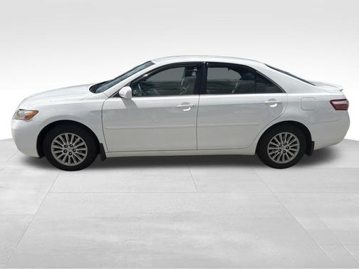 Super White 2009 Toyota Camry LE