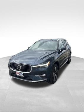 2023 Volvo XC60 Recharge Plug-In Hybrid T8 Plus Bright Theme