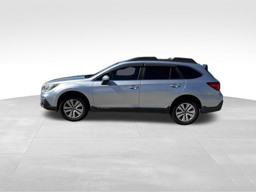 Ice Silver Metallic 2018 Subaru Outback 2.5i Premium