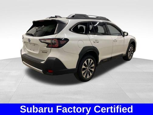 Crystal White Pearl 2023 Subaru Outback Touring