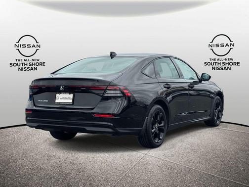 Crystal Black Pearl 2025 Honda Accord SE