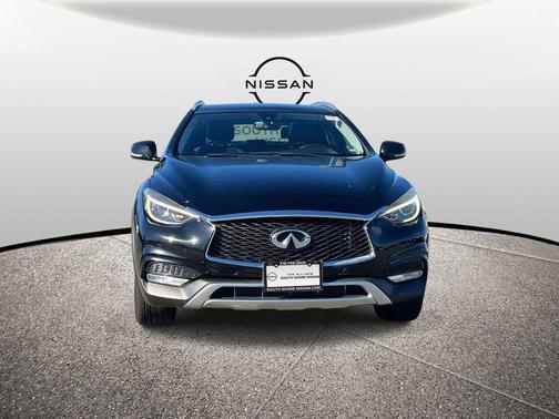 2017 INFINITI QX30 Premium